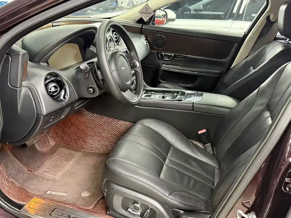 Jaguar XJ — миниатюра 4