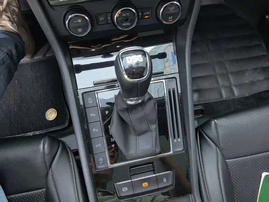 Skoda Superb — миниатюра 7