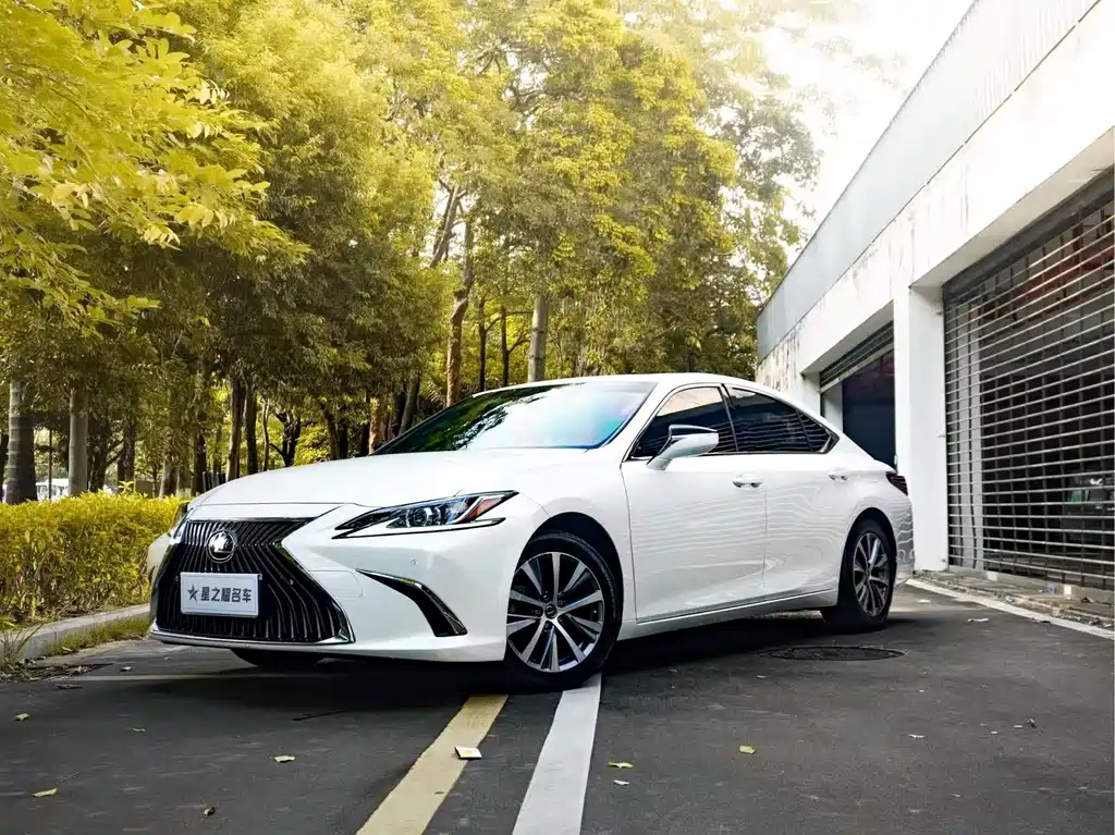 Lexus ES 2019