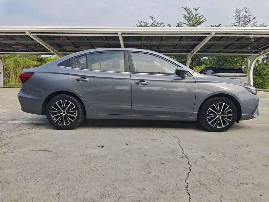 Roewe i5 — миниатюра 4