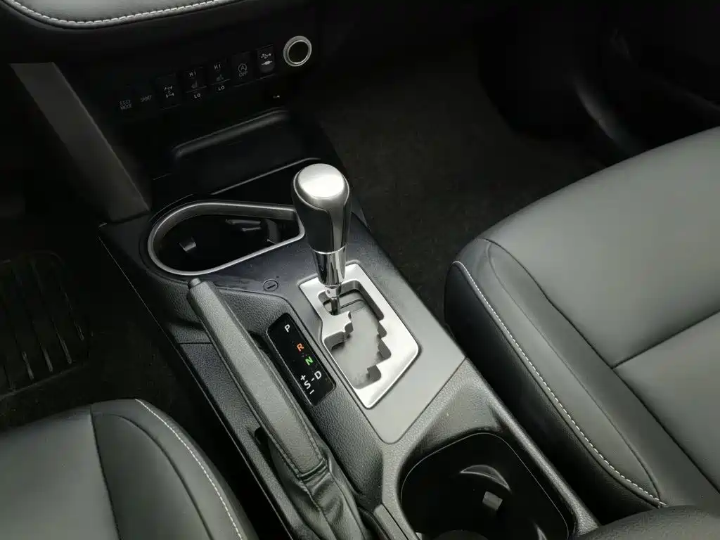 Toyota RAV4 — миниатюра 13