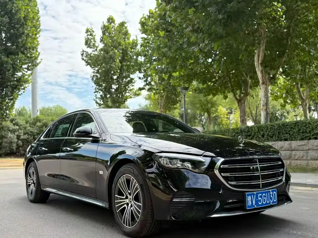 Mercedes-Benz E-Class — миниатюра 3