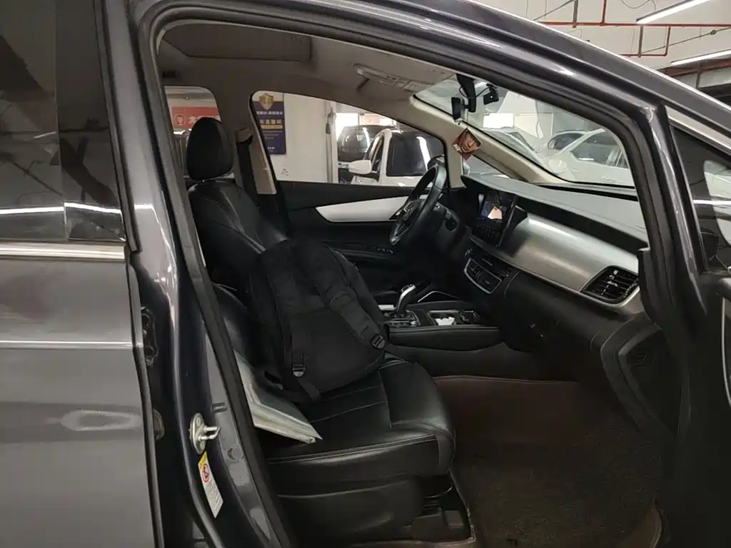 BYD MAX — миниатюра 25