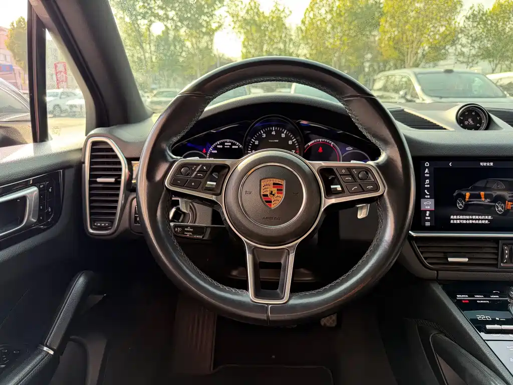 Porsche Cayenne — миниатюра 12