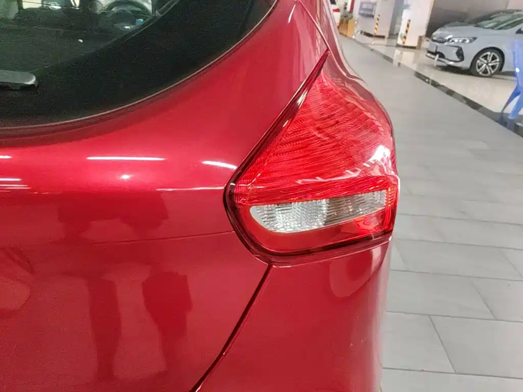 Ford Focus — миниатюра 8