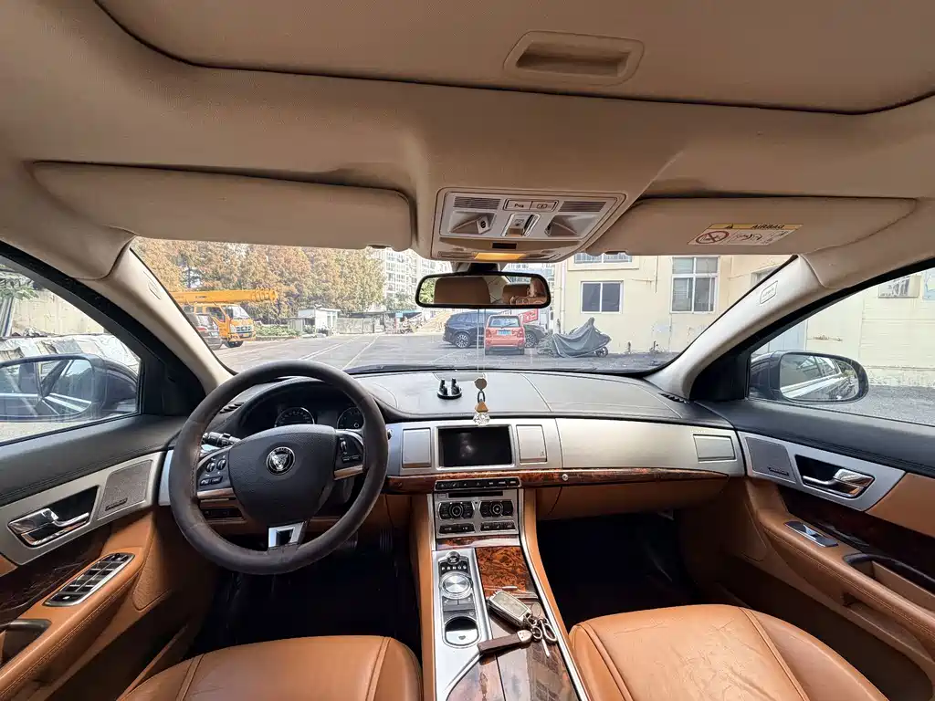Jaguar XF — миниатюра 9