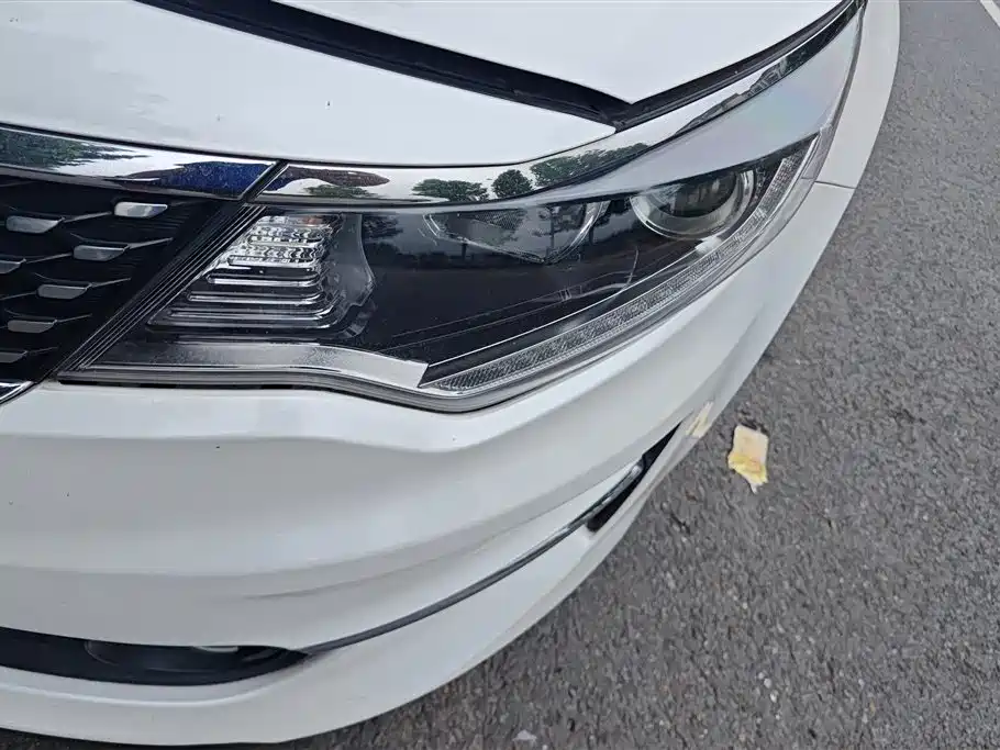 Kia K5 2017 2.0L AT 15 LUX
