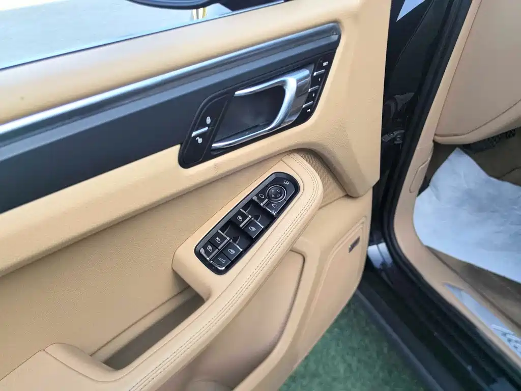 Porsche Macan — миниатюра 15