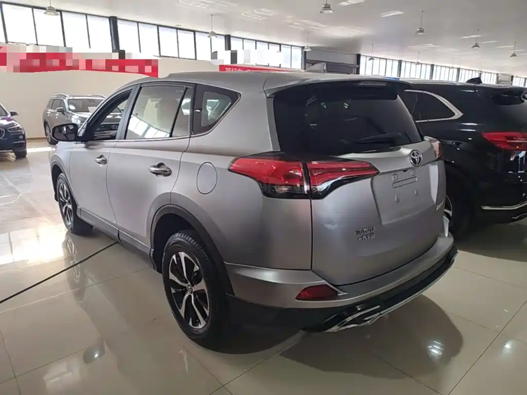 Toyota RAV4 — миниатюра 5