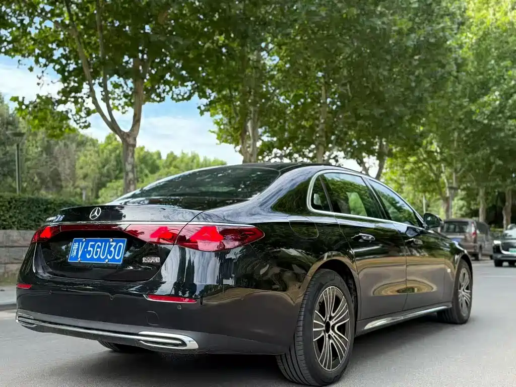Mercedes-Benz E-Class — миниатюра 9