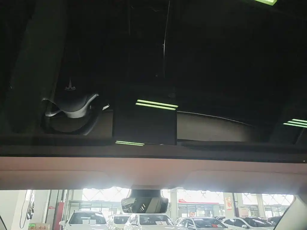 Tesla Model 3 — миниатюра 18