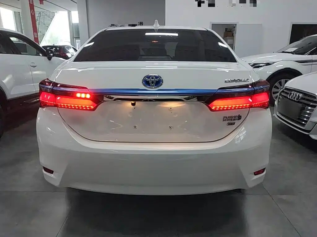 Toyota Corolla Hybrid — миниатюра 6