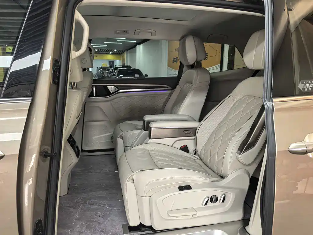 Volkswagen Viloran 2020 380TSI Luxury