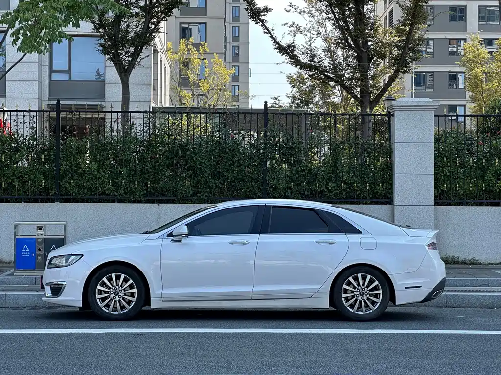 Lincoln MKZ — миниатюра 3