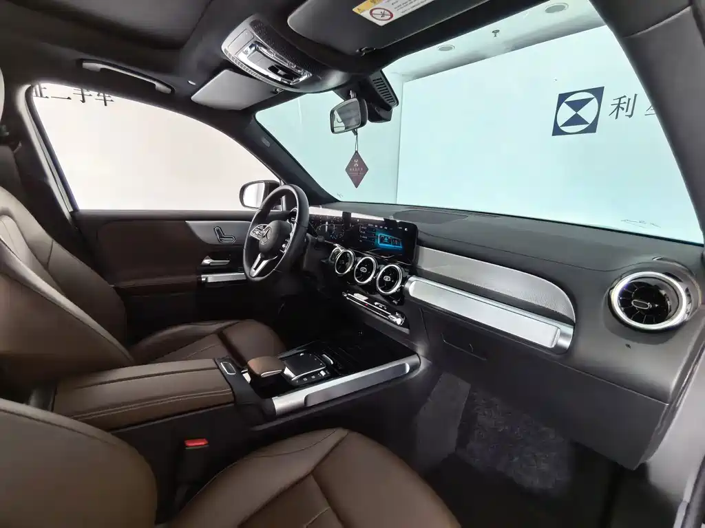 Mercedes-Benz GLB — миниатюра 16