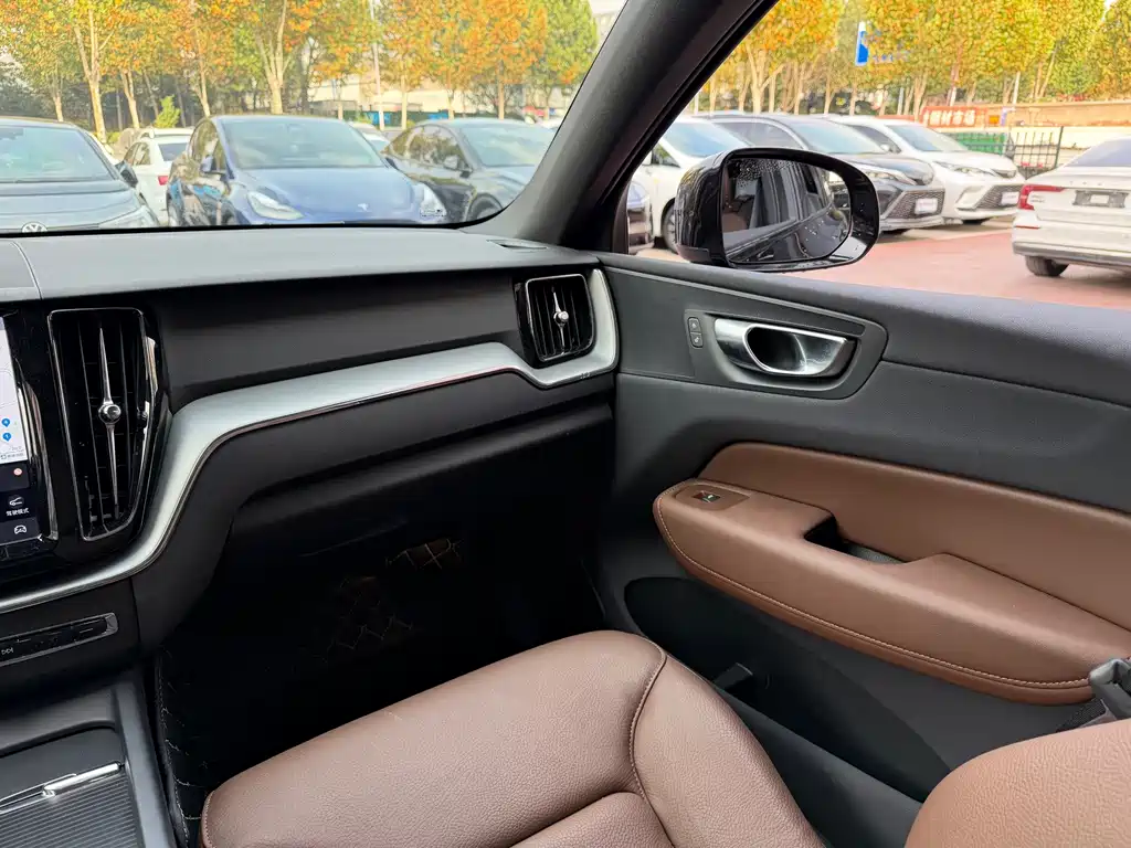 Volvo XC60 — миниатюра 10