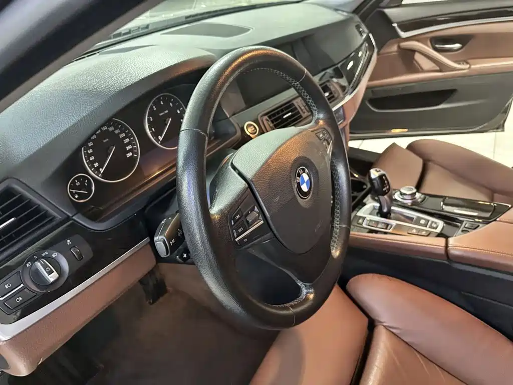 BMW 5 Series (Import) — миниатюра 10
