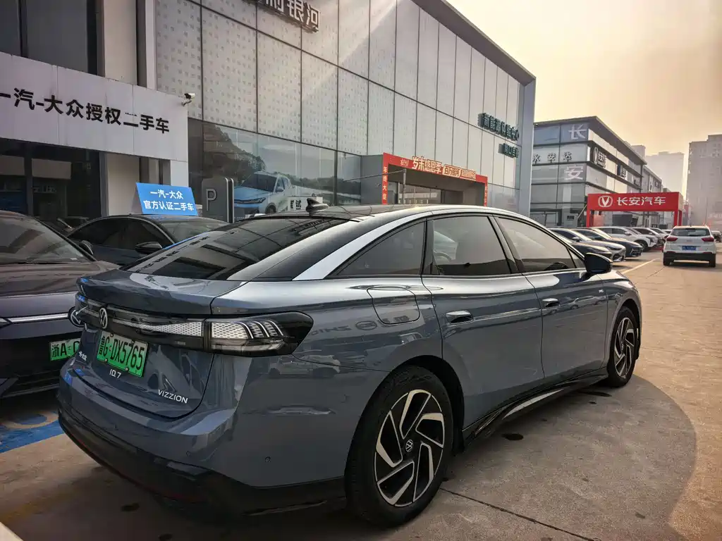 VOLKSWAGEN ID.7 VIZZION