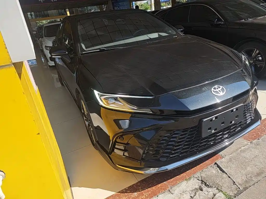 Toyota Camry — миниатюра 4
