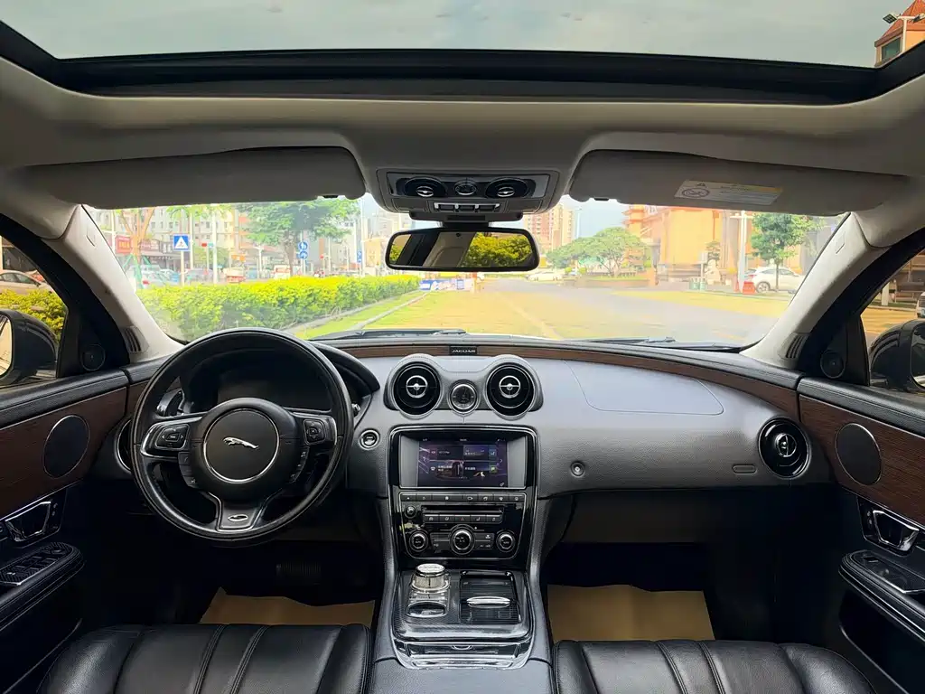 Jaguar XJ — миниатюра 10