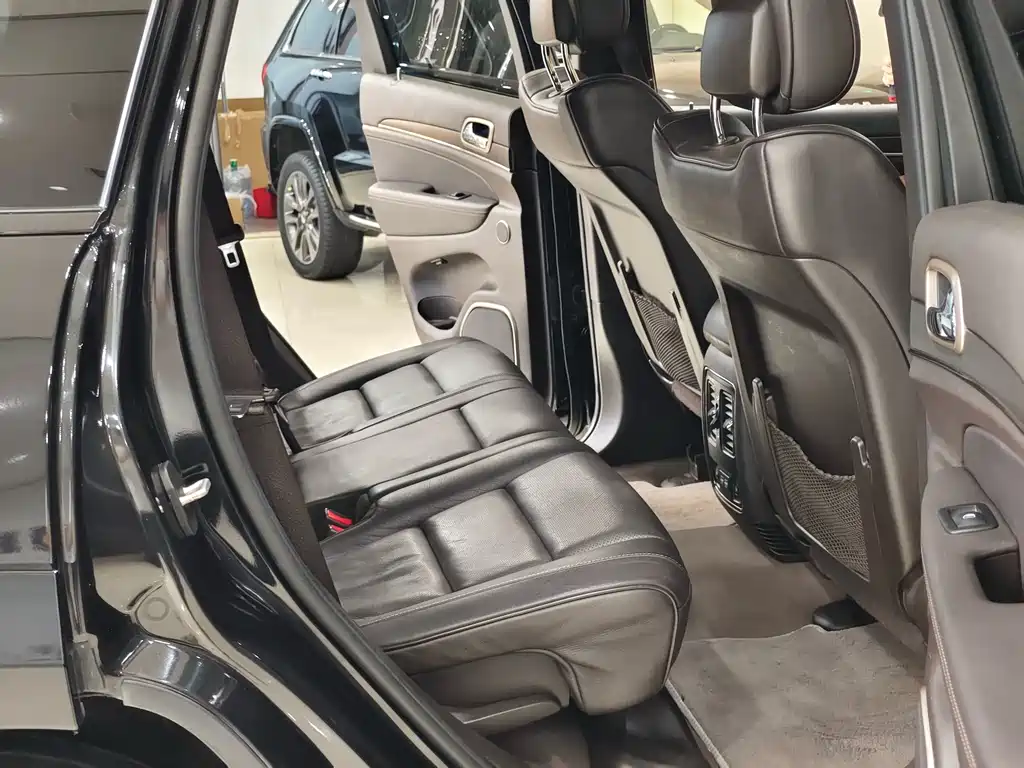 Jeep Grand Cherokee (Import) — миниатюра 11