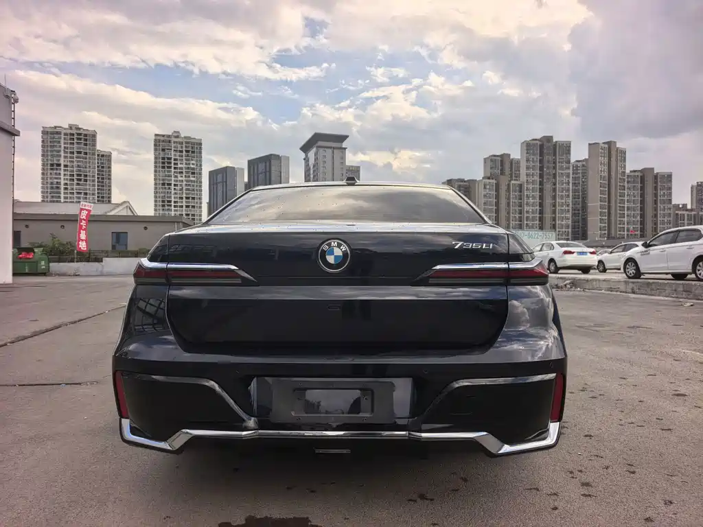 BMW 7 Series — миниатюра 5