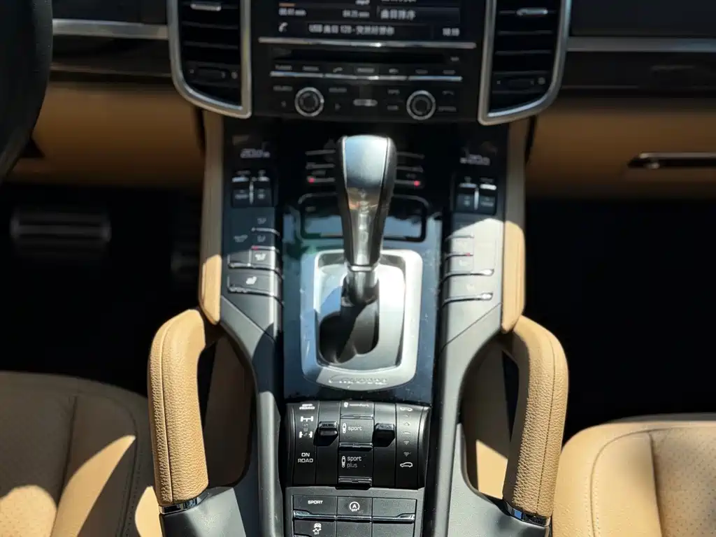 Porsche Cayenne — миниатюра 10