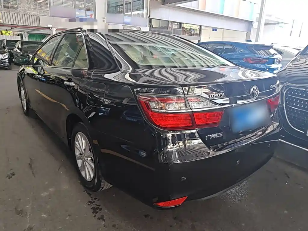 Toyota Camry — миниатюра 5