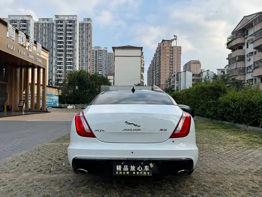 Jaguar XJ — миниатюра 6