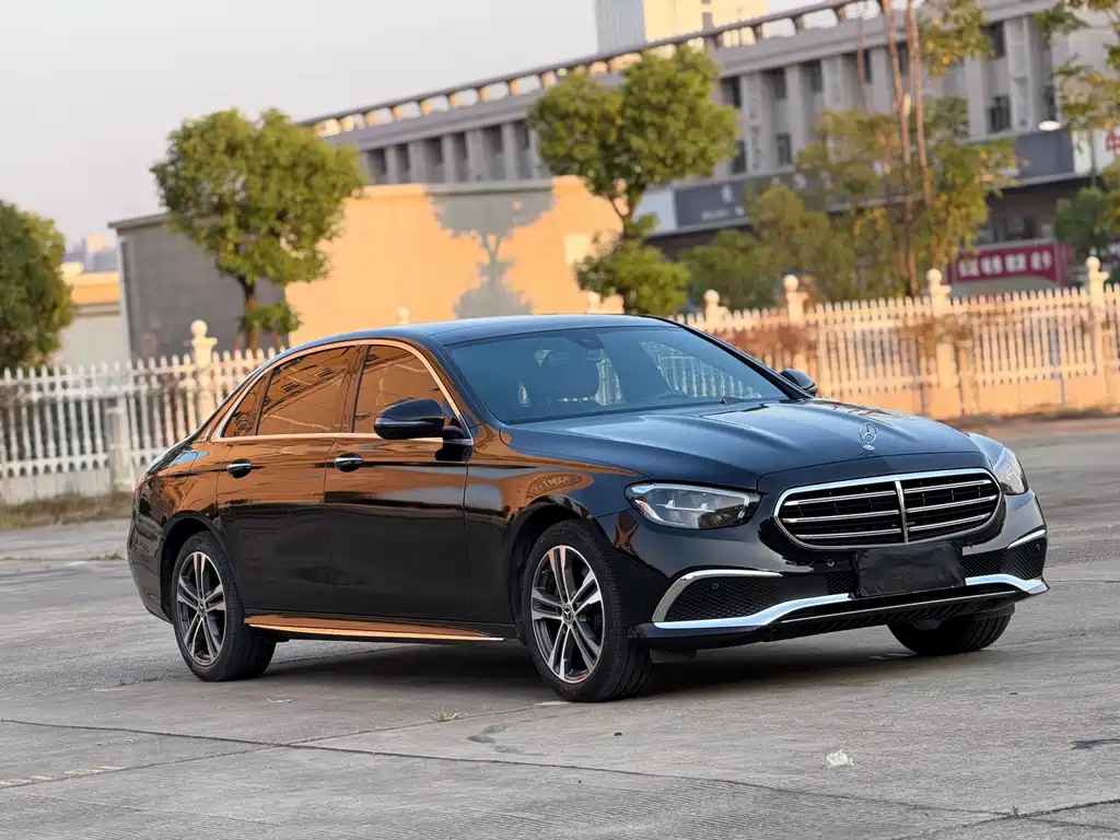 Mercedes-Benz E-Class — миниатюра 5