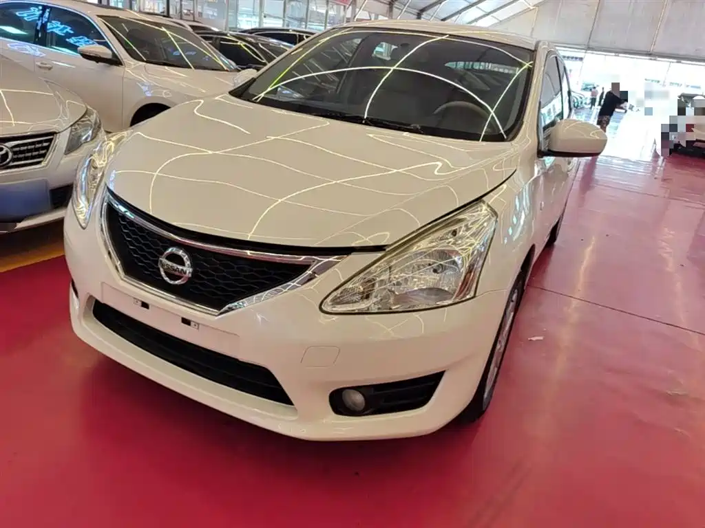 Nissan Tiida 2014