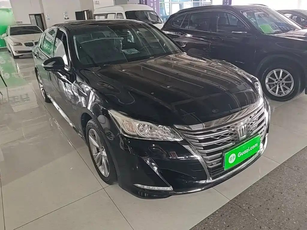 Toyota Crown — миниатюра 4