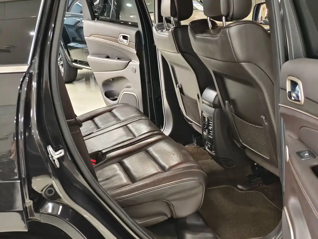 Jeep Grand Cherokee (Import) — миниатюра 11