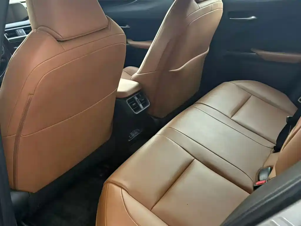 Lexus UX New Energy — миниатюра 8