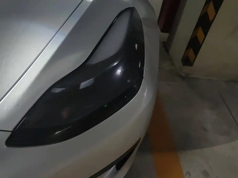 Tesla Model 3 — миниатюра 5