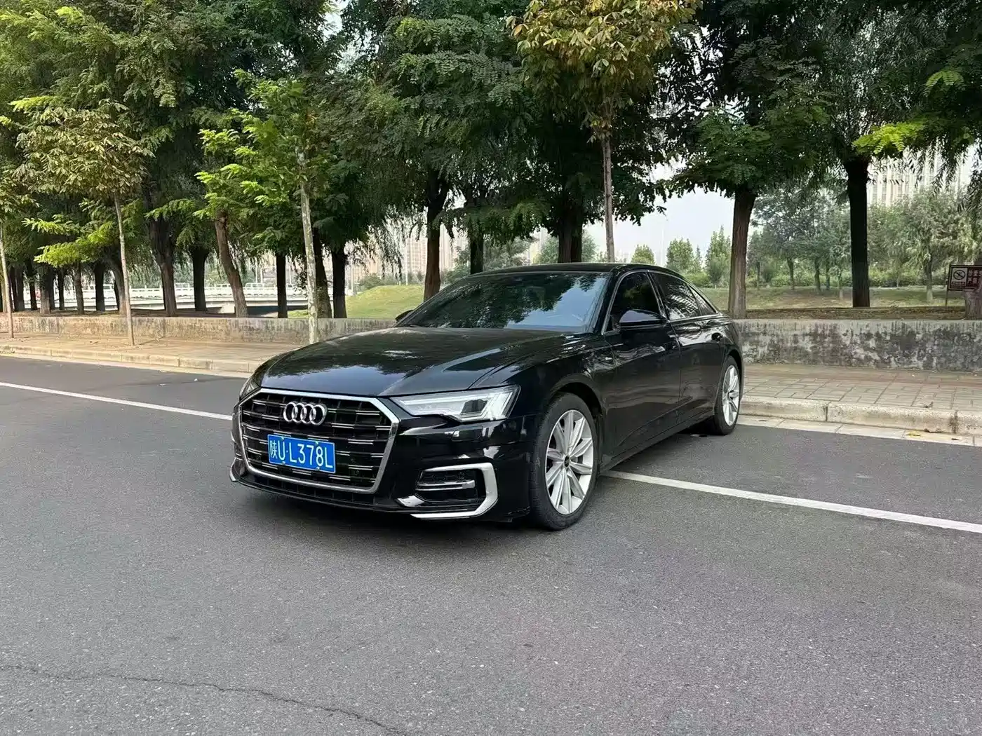 奥迪A6L 2023款 45 TFSI 臻选动感型 2023