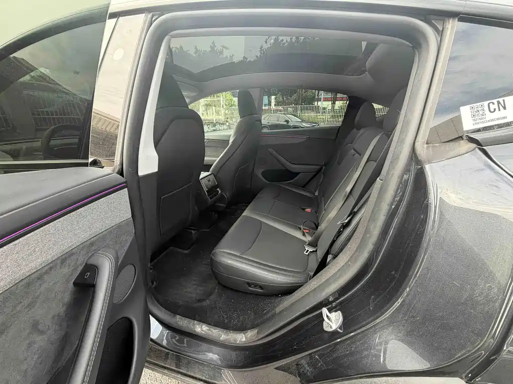 Tesla Model Y — миниатюра 5