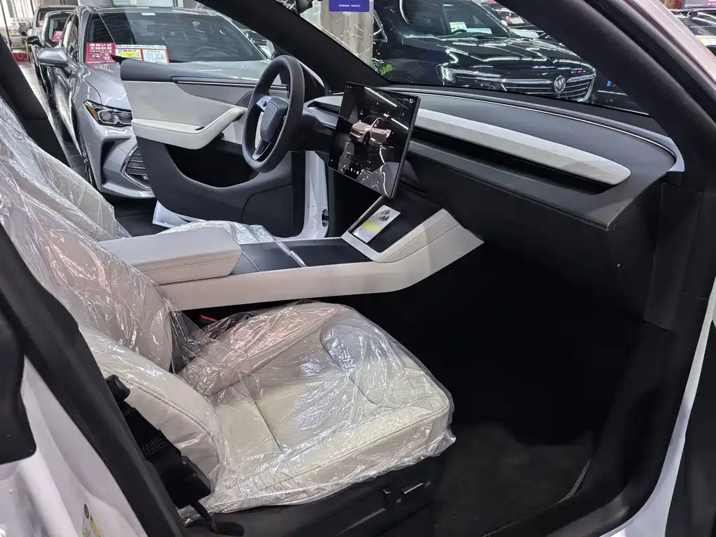 Tesla Model Y — миниатюра 8
