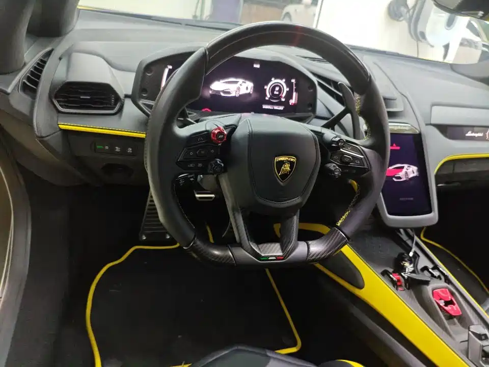Lamborghini Revuelto — миниатюра 6