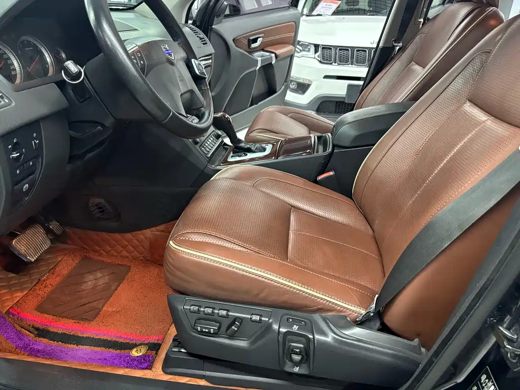 Volvo XC90 — миниатюра 9