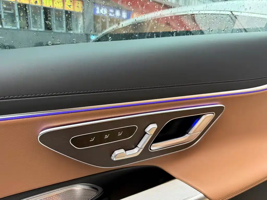 Mercedes-Benz E-Class — миниатюра 11