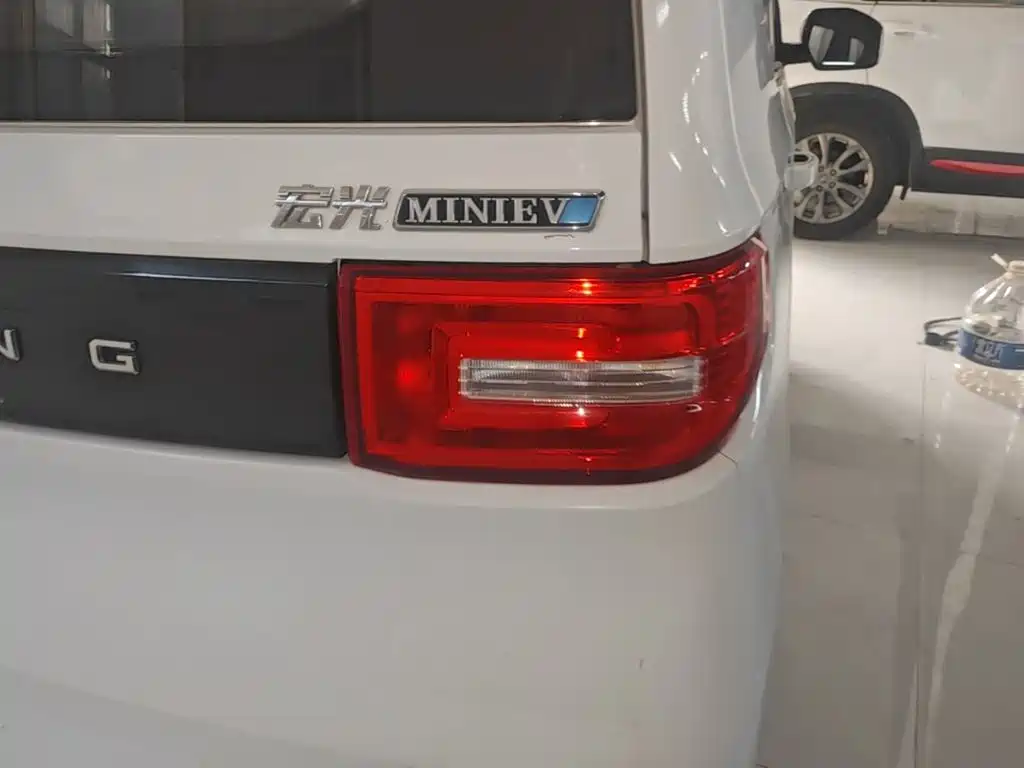 Wuling MINIEV — миниатюра 8