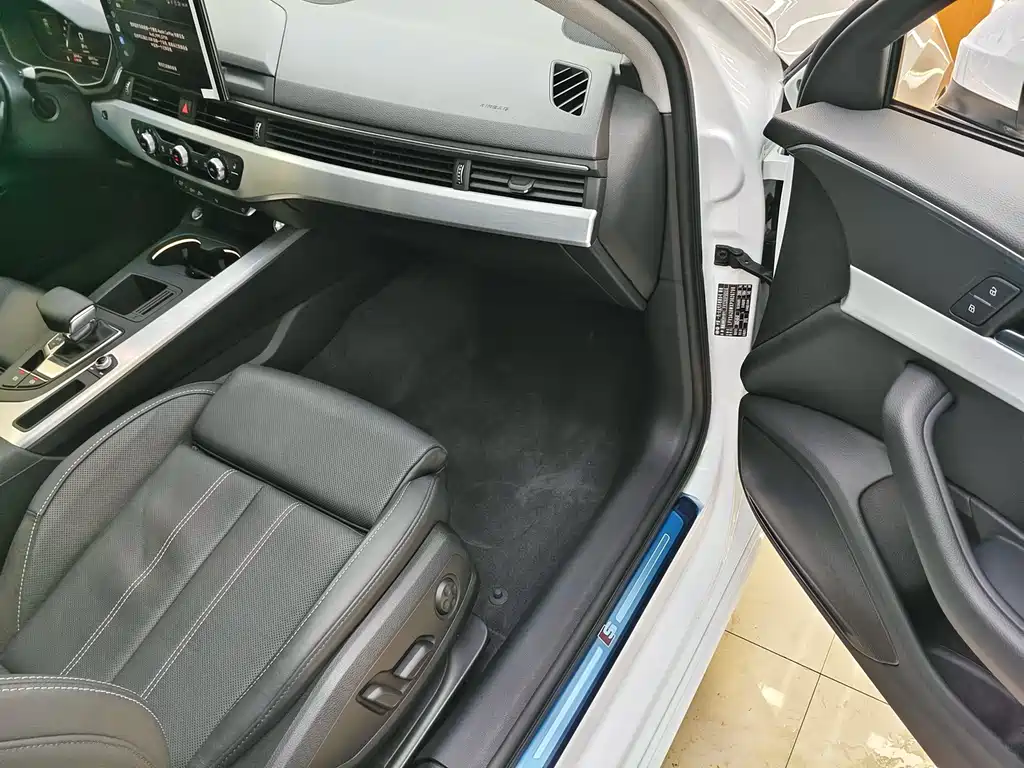 Audi A4L 2023 40 TFSI Fashion