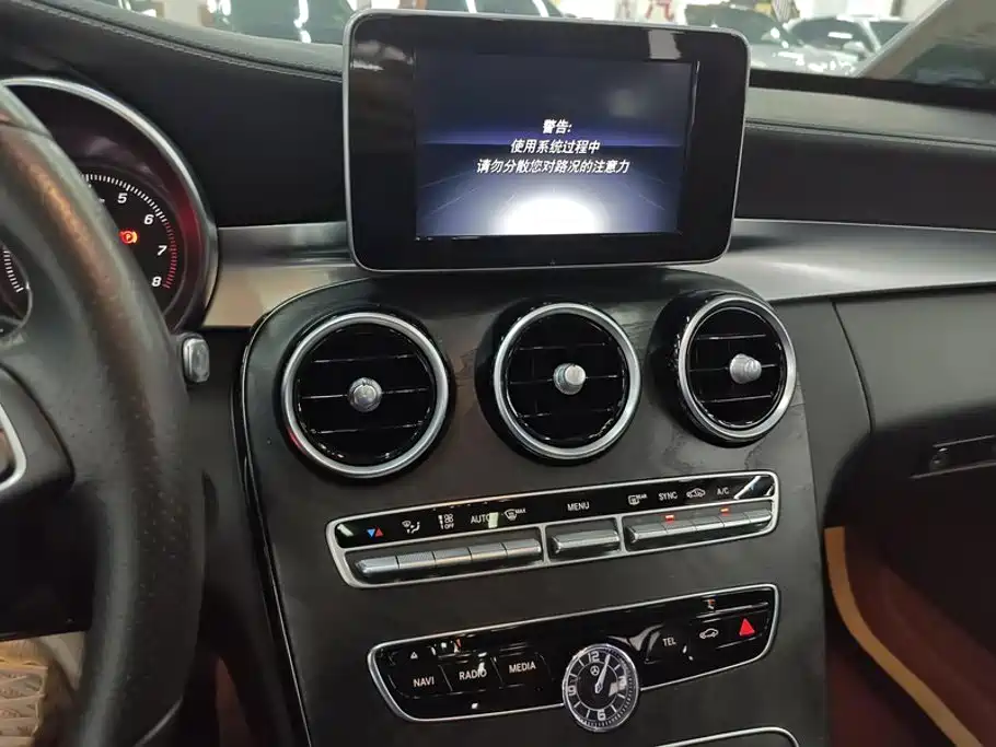 Mercedes-Benz C-Class — миниатюра 13