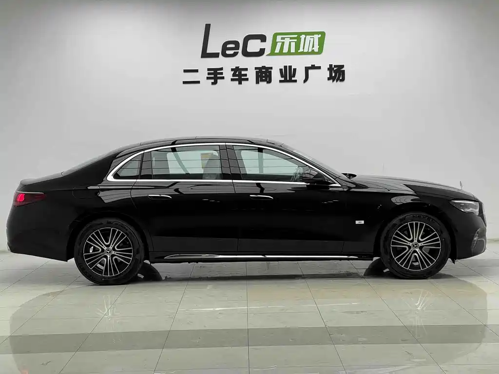 Mercedes-Benz E-Class — миниатюра 12