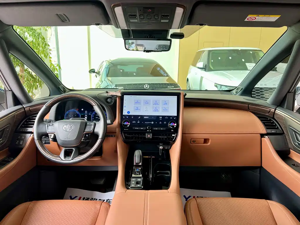 Toyota Alphard — миниатюра 5