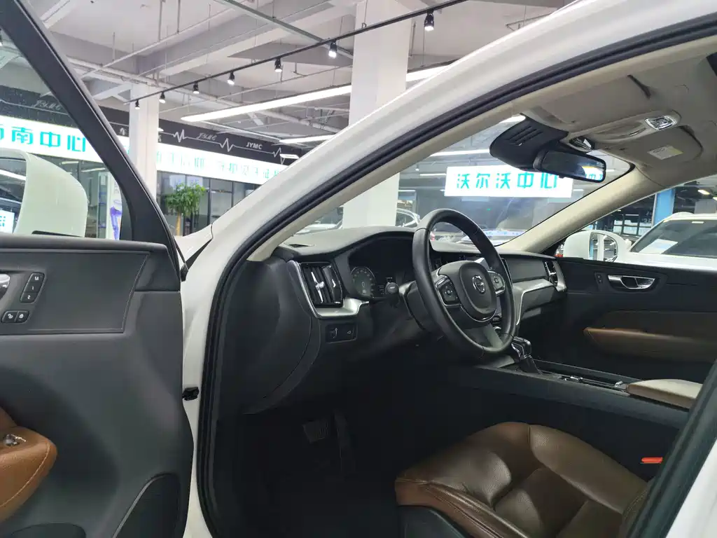 Volvo XC60 — миниатюра 8