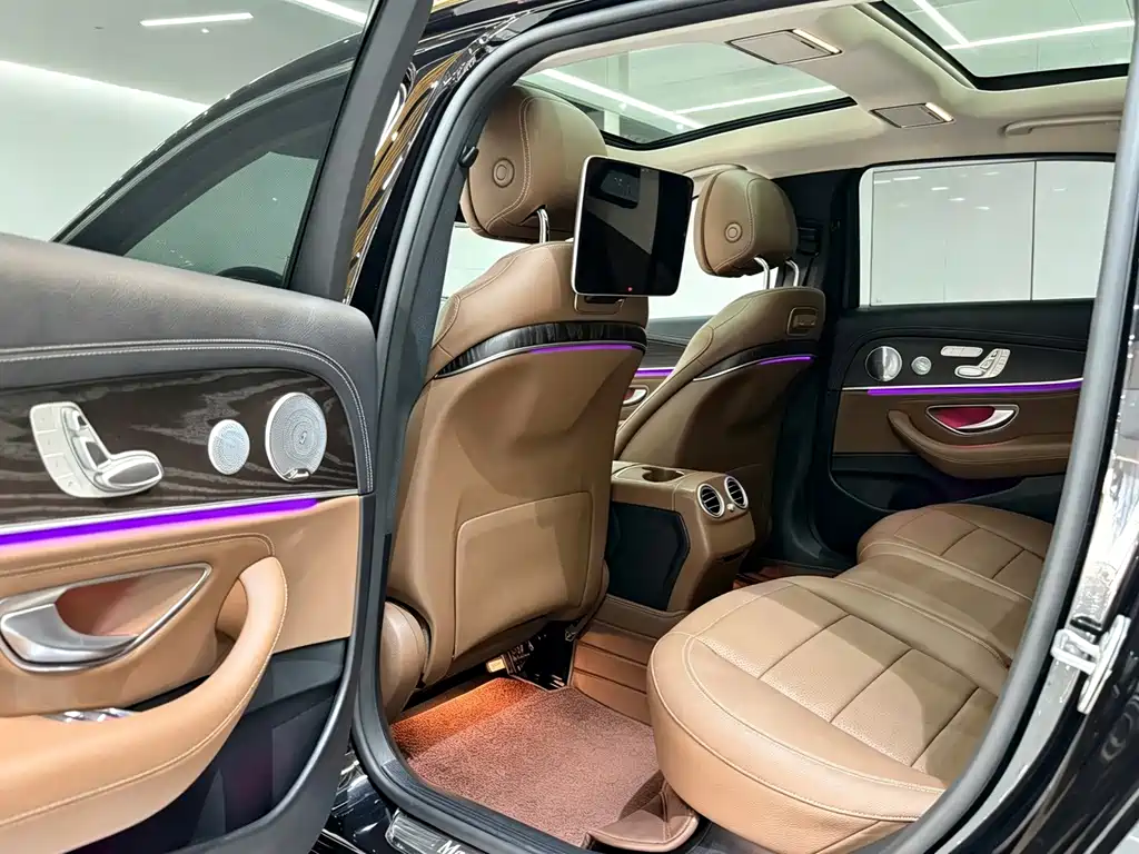 Mercedes-Benz E-Class — миниатюра 8