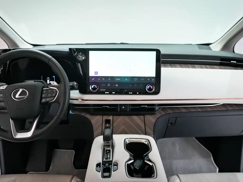 Lexus LM 2025 500h мест