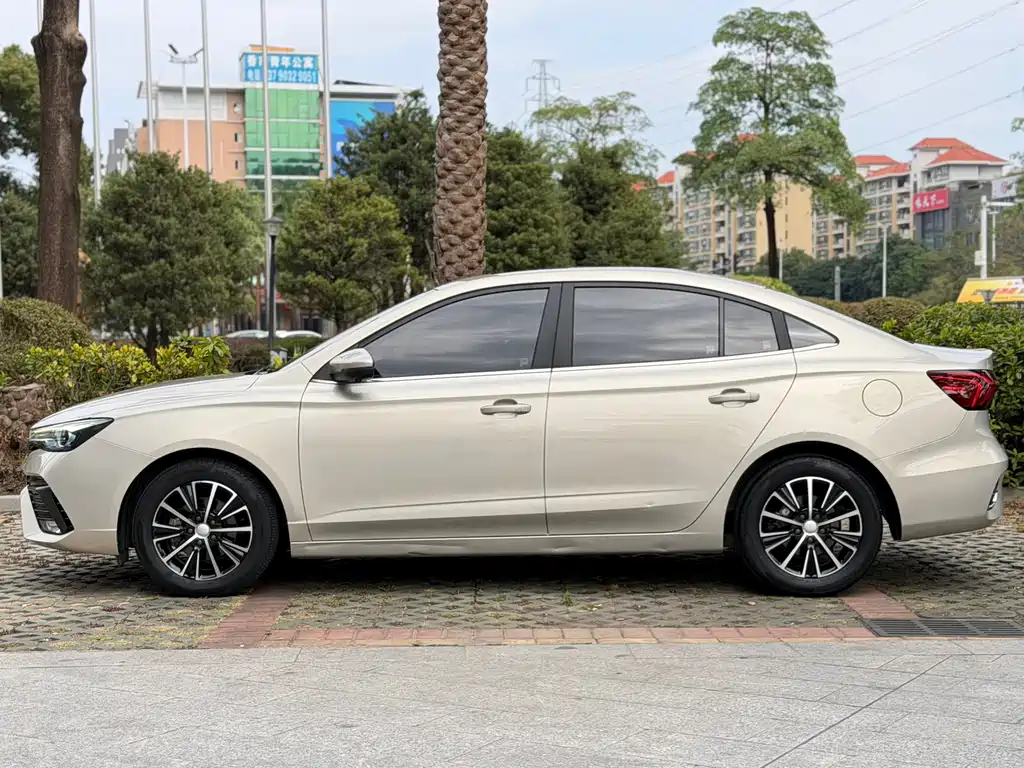 ROEWE I5